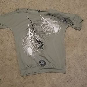 Quarter sleeve open shoulder top